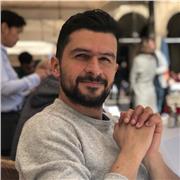 Tengo varios años de experiencia como profesor de español en colegios y universidades. Ofrezco mis clases particulares muy económicas